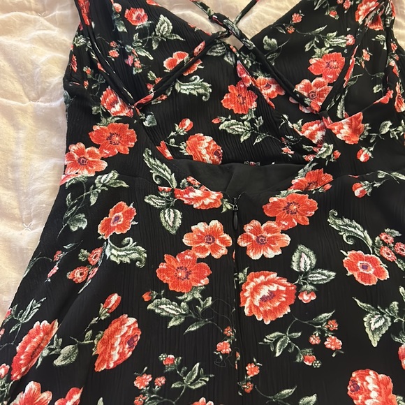 Forever 21 Floral Low Cut Top - Picture 4 of 7